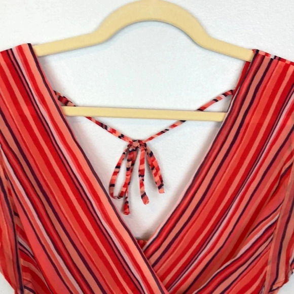 Guess New Women’s XS Marrah Striped Flutter-Sleeve Top - Picture 6 of 10